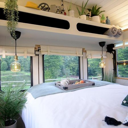 American School Bus Retreat With Hot Tub In Sussex Meadow Ъкфийлд Екстериор снимка