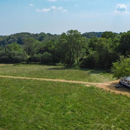 American School Bus Retreat With Hot Tub In Sussex Meadow Ъкфийлд Екстериор снимка