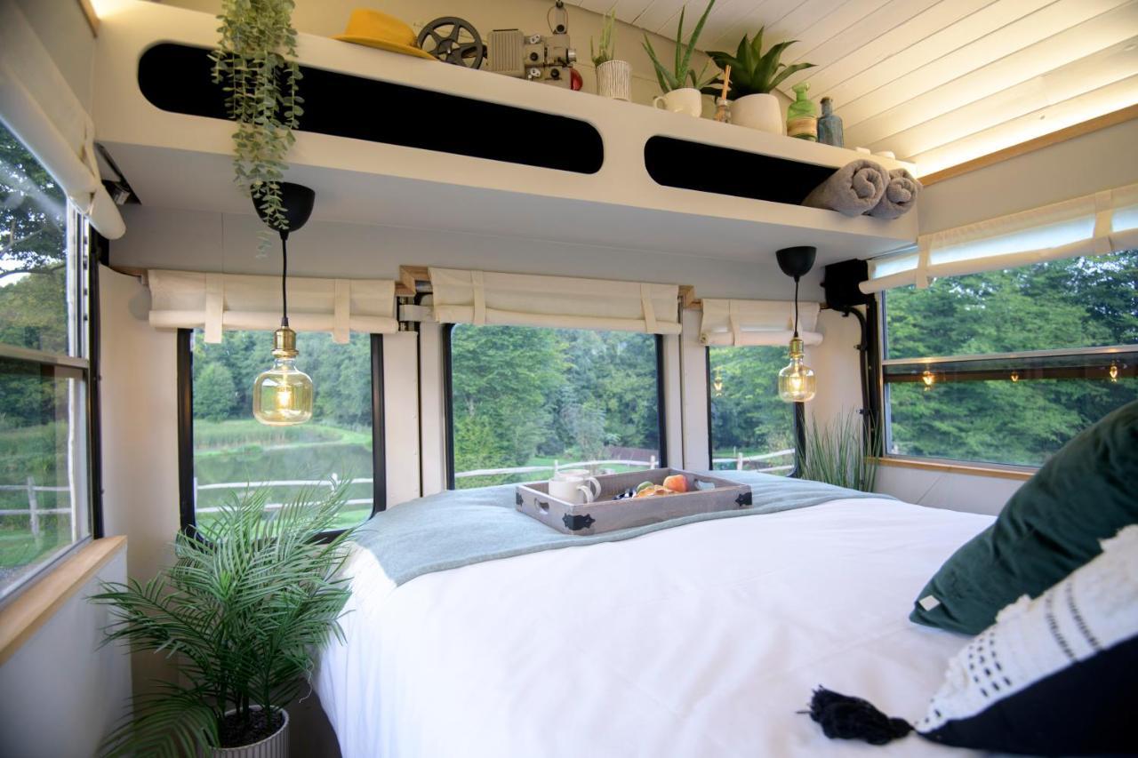 American School Bus Retreat With Hot Tub In Sussex Meadow Ъкфийлд Екстериор снимка