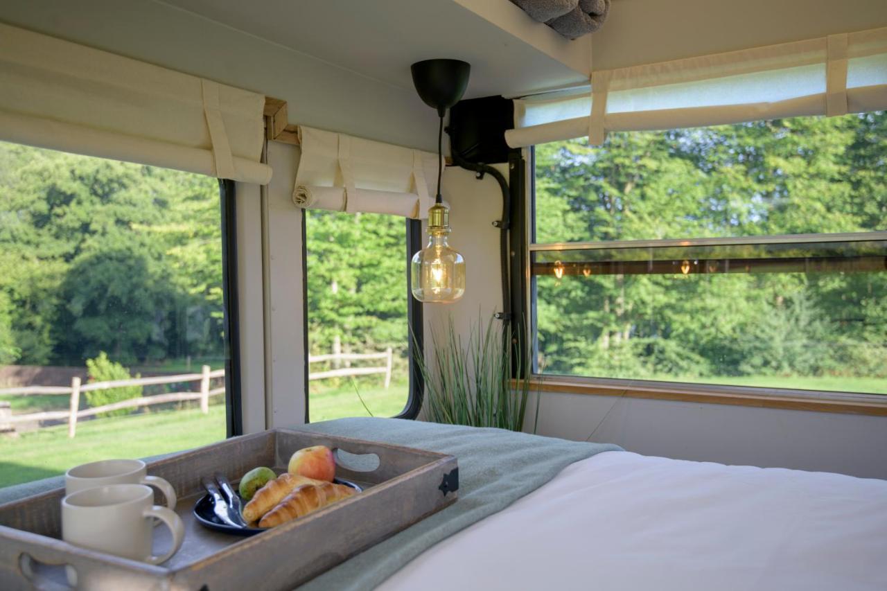 American School Bus Retreat With Hot Tub In Sussex Meadow Ъкфийлд Екстериор снимка