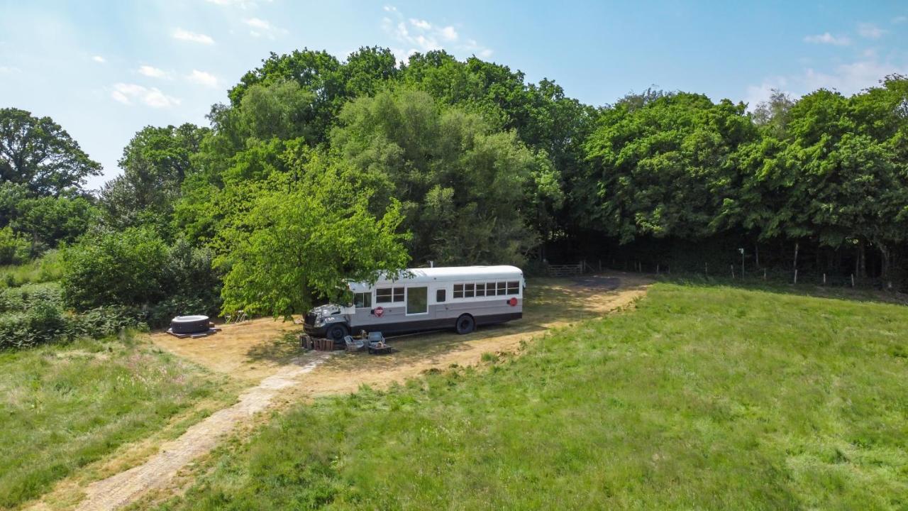 American School Bus Retreat With Hot Tub In Sussex Meadow Ъкфийлд Екстериор снимка