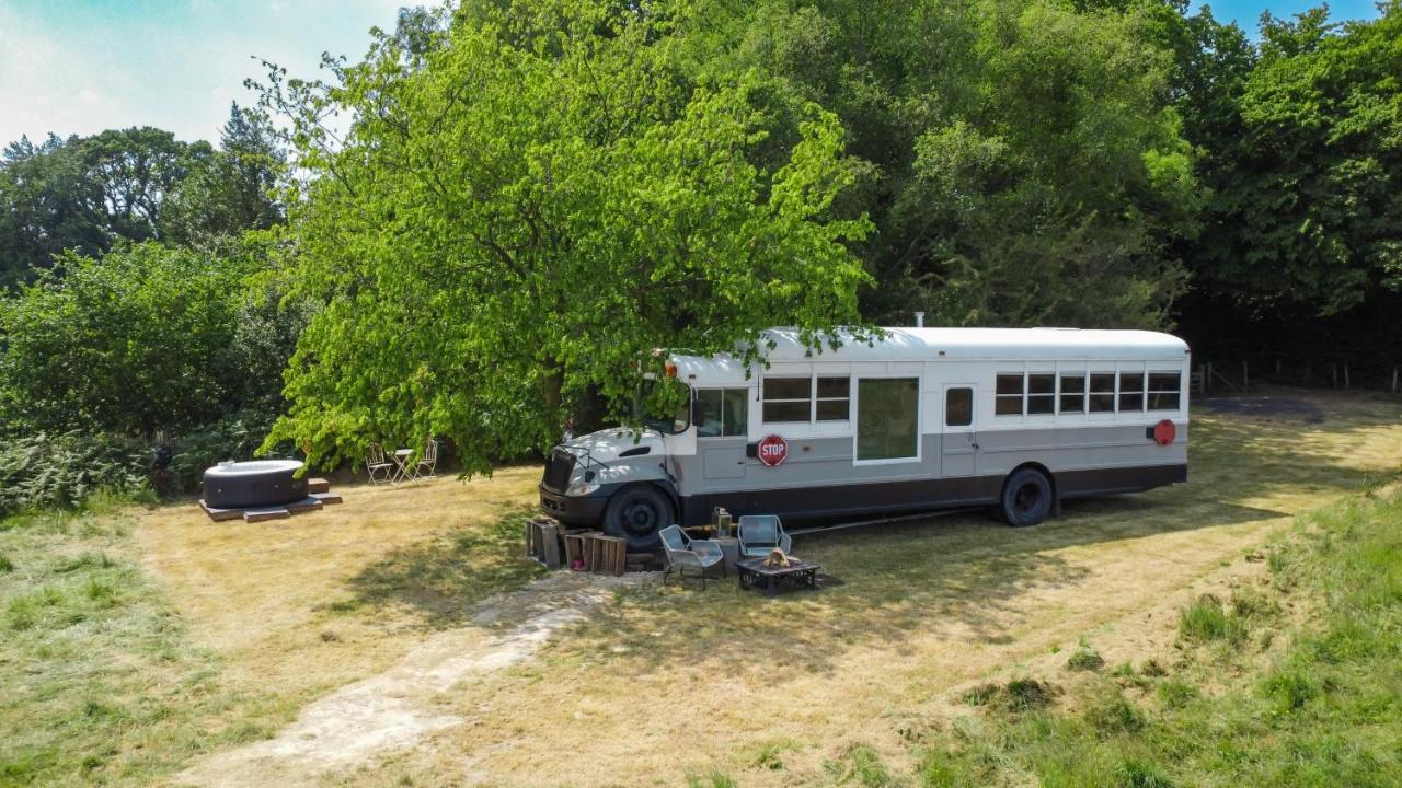 American School Bus Retreat With Hot Tub In Sussex Meadow Ъкфийлд Екстериор снимка