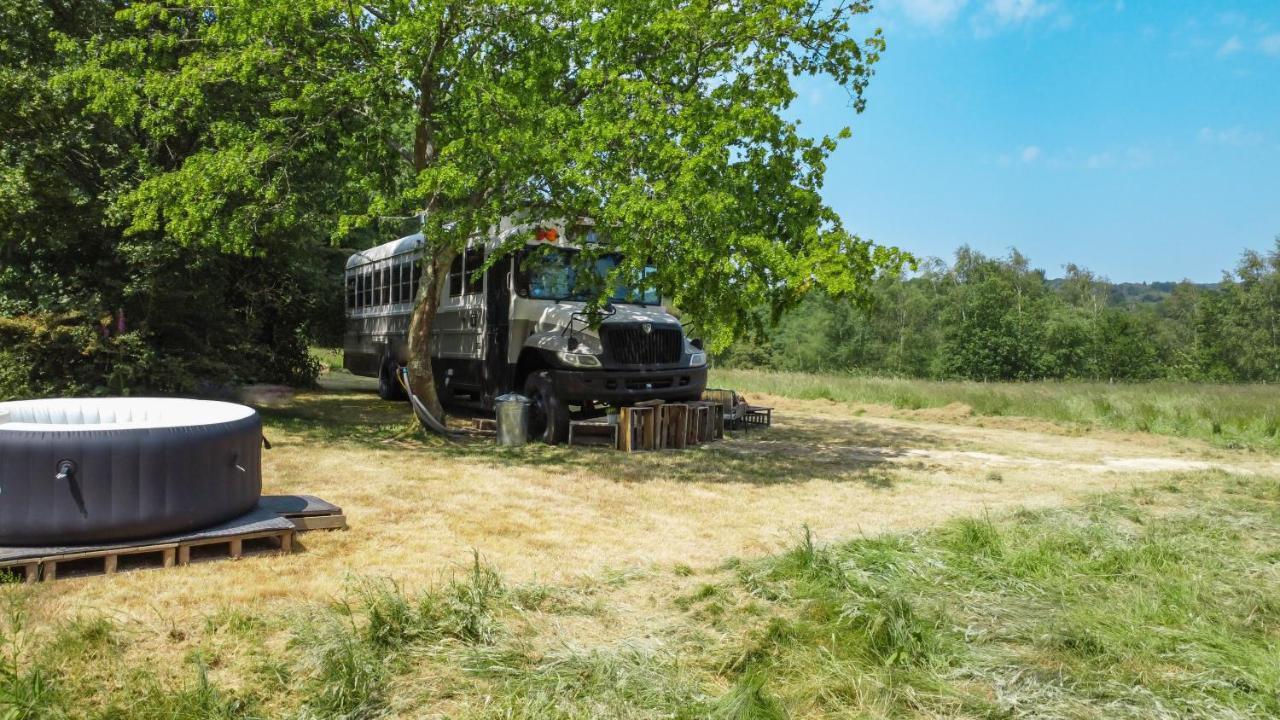 American School Bus Retreat With Hot Tub In Sussex Meadow Ъкфийлд Екстериор снимка