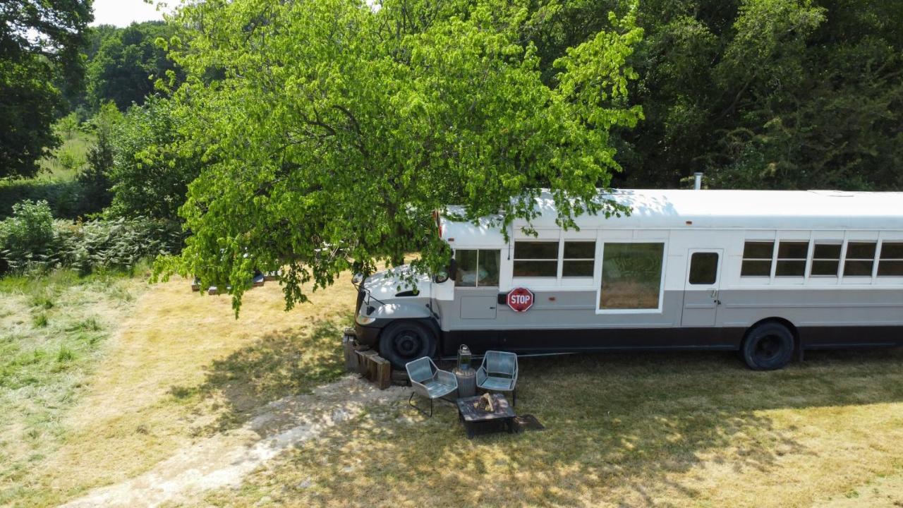 American School Bus Retreat With Hot Tub In Sussex Meadow Ъкфийлд Екстериор снимка