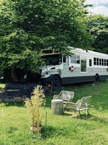 American School Bus Retreat With Hot Tub In Sussex Meadow Ъкфийлд Екстериор снимка