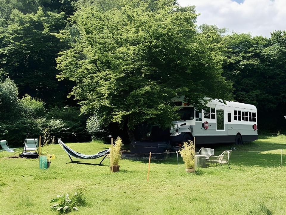 American School Bus Retreat With Hot Tub In Sussex Meadow Ъкфийлд Екстериор снимка